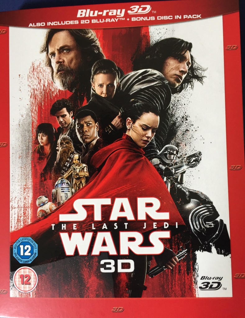 Blu-ray cover for Star Wars - The Last Jedi, showing the various cast members together.