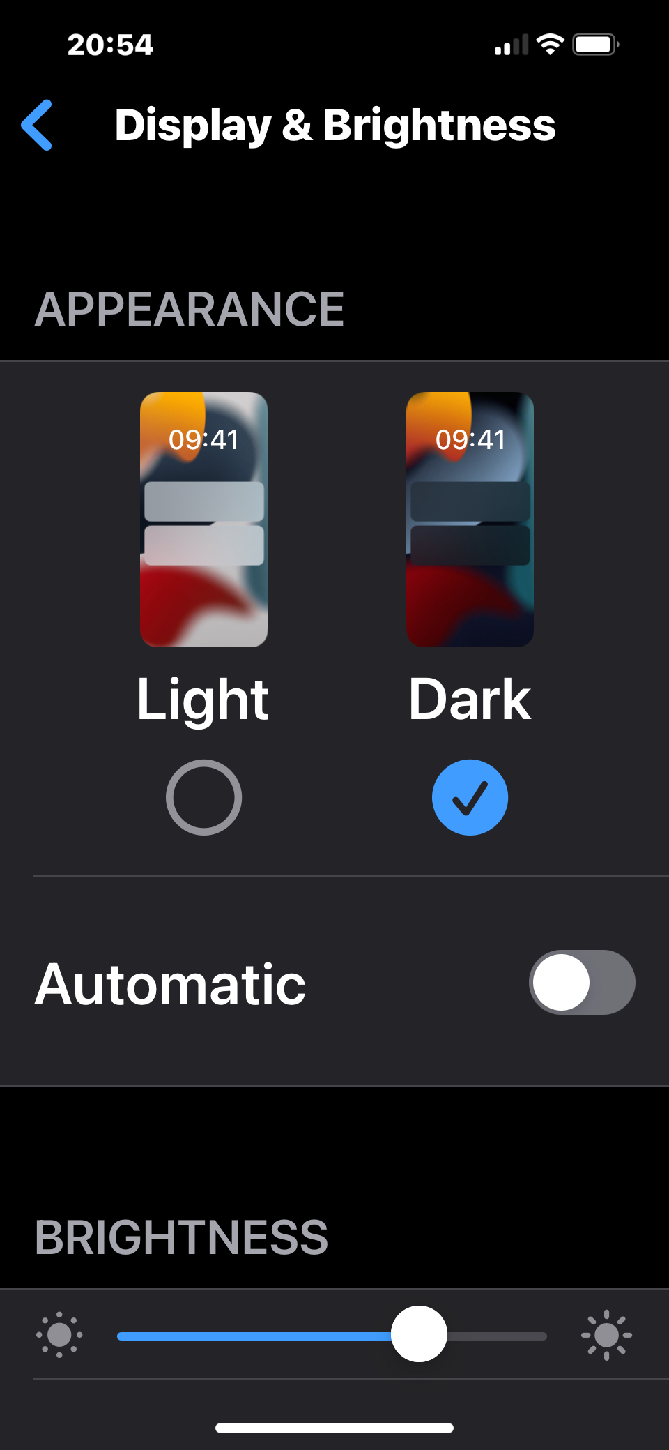 iPhone 13 options for a light or dark appearance, with an automatic option that can be used to schedule changing between them.