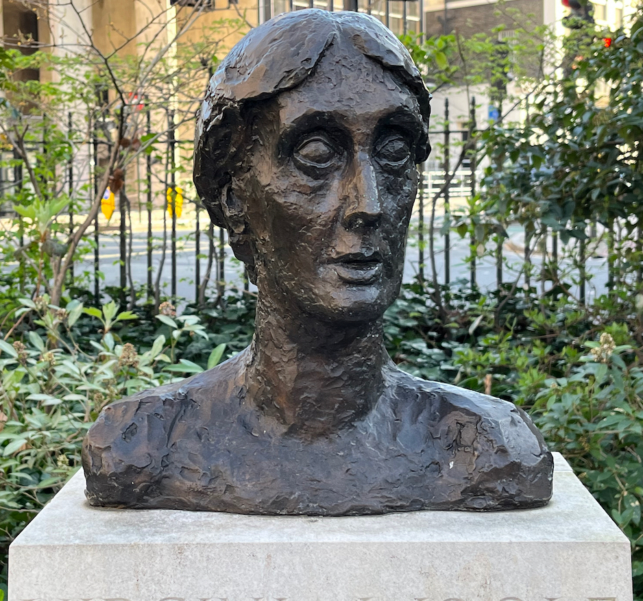 Sculpture of the head and shoulders of Virginia Woolf.