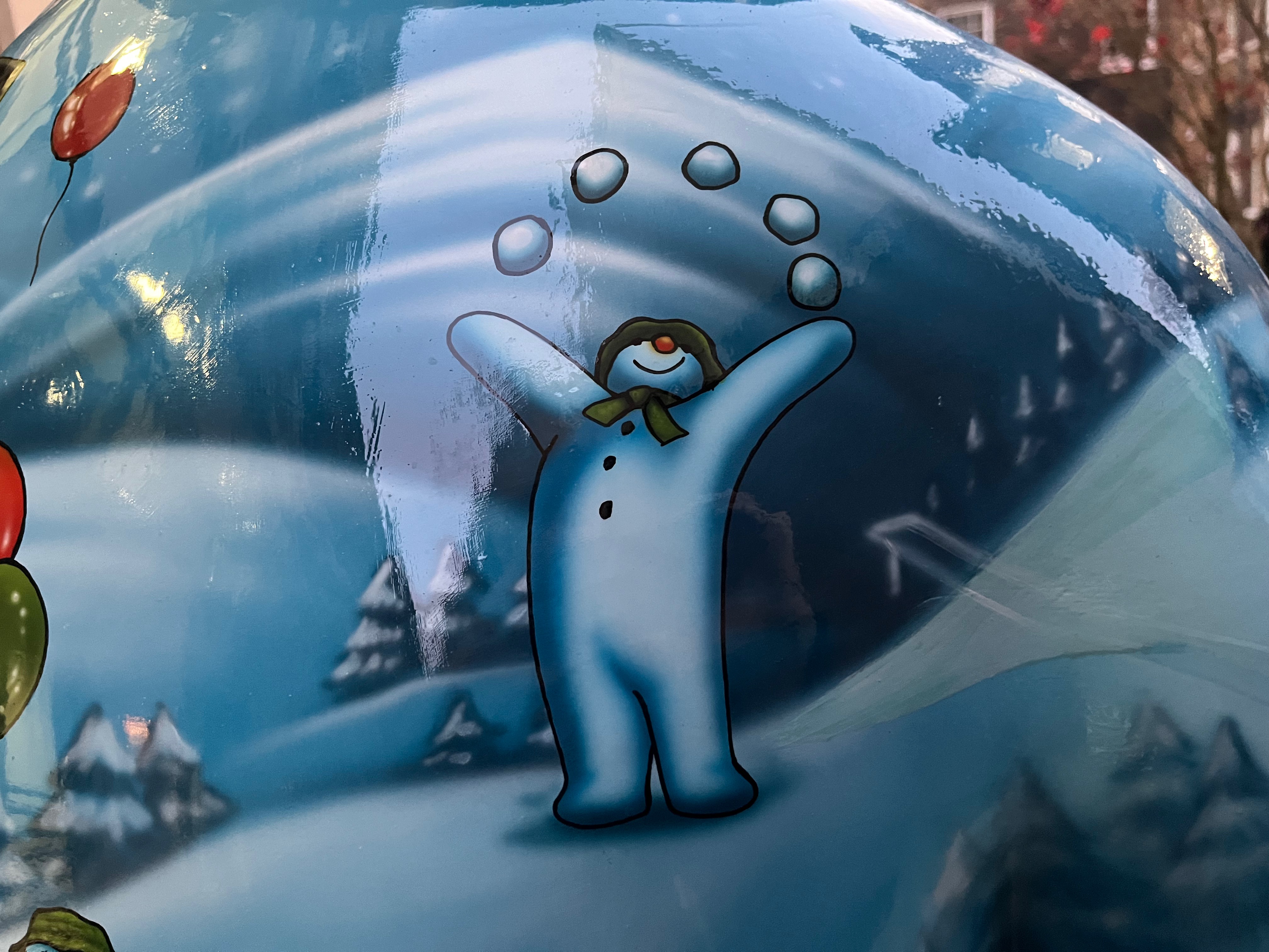 Close-up of the Ten Lords a-Leaping sculpture of the Snowman, showing the character juggling with 4 snowballs, which are forming an arch over his head.